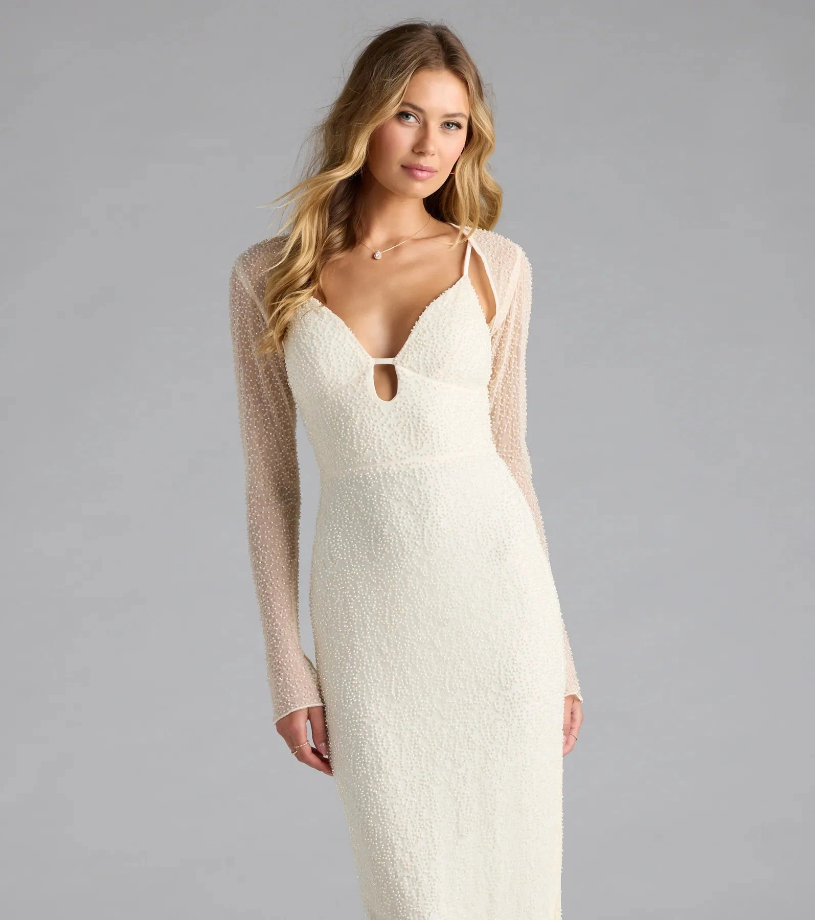 Boléro Luxueux Perlé: Un Voile de Rêve pour Votre Soirée Chic !