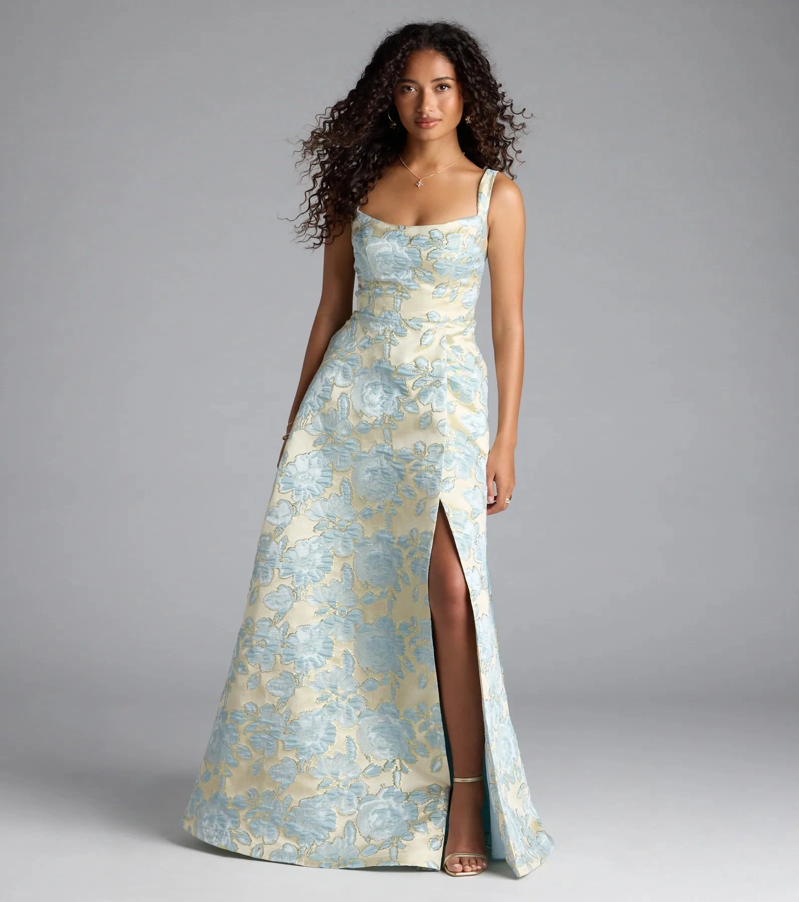 Lulabelle Élégance: Robe Formelle Fendue à Lacets, Silhouette A, Soirée Inoubliable!
