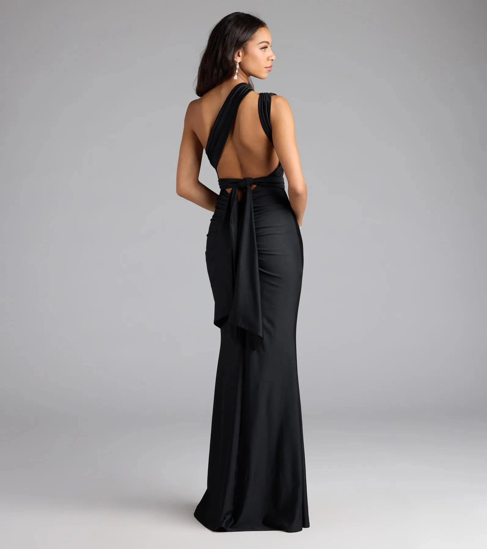 Robe de soirée sirène Lucena : magique et transformable, pour une nuit inoubliable.